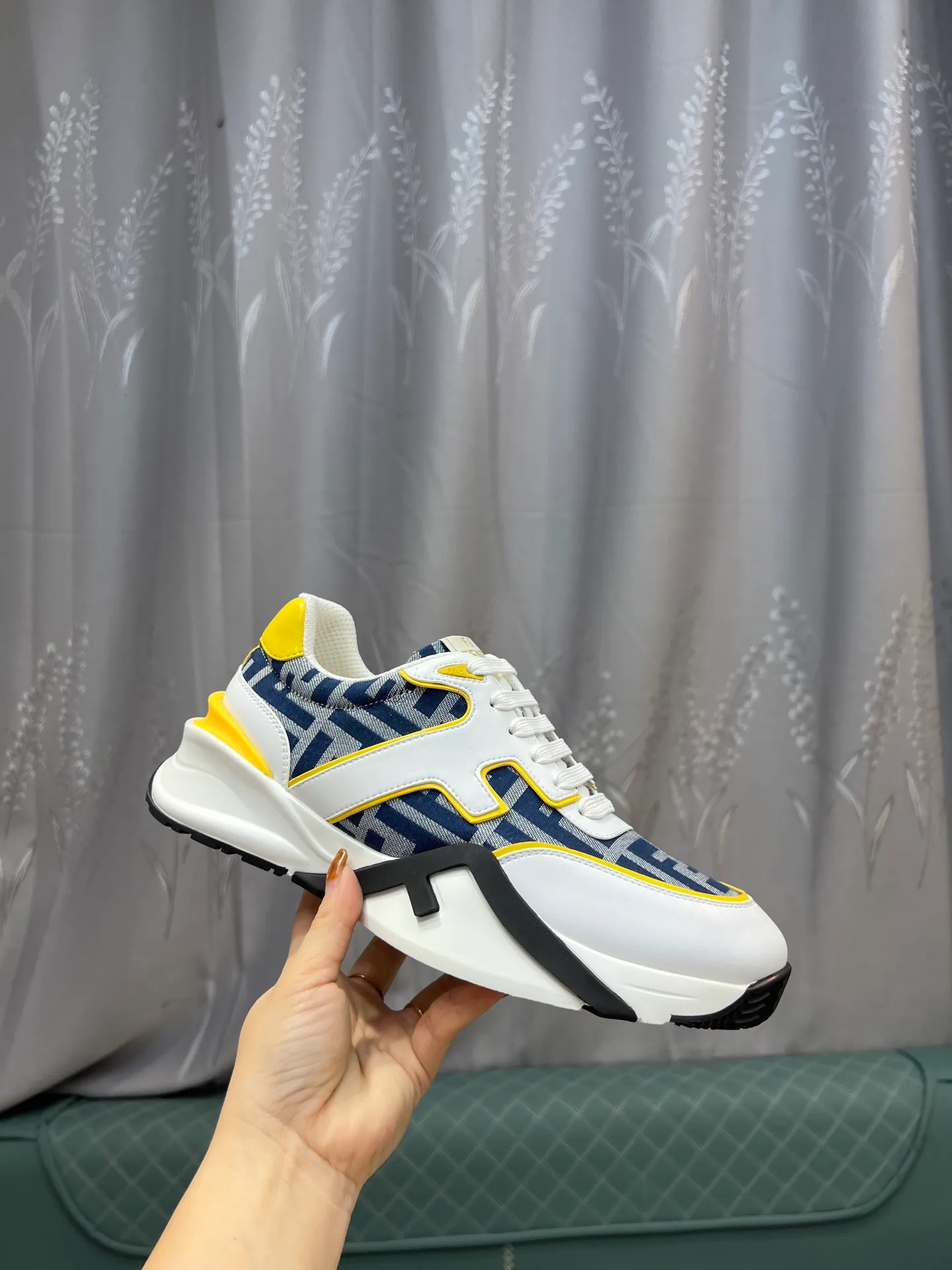 Men's shoes 💰580 FENDI men's fashion casual shoes 👟Hot sale🔥Official website 1:1 replica ⬆️Original quality - Original leather - Original breathable mesh lining Original outsole 1:1 replica, code number 38-44 (45-46 customized)